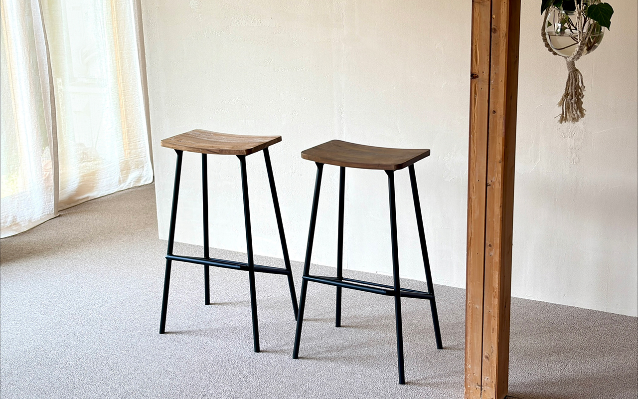 HANGOVER STOOL